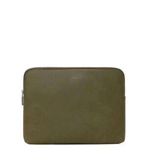 NWOT Matt & Nat 15" Vegan Laptop Case -
Vintage - Olive